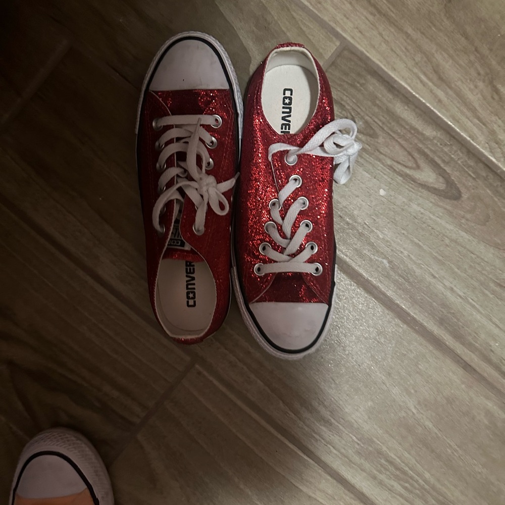 Bundle of 2 pairs of chucks